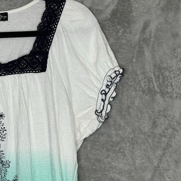 Absolutely Famous XL Top Shirt White Blue Paisley Short Sleeve Square Neck Knit - Picture 3 of 8